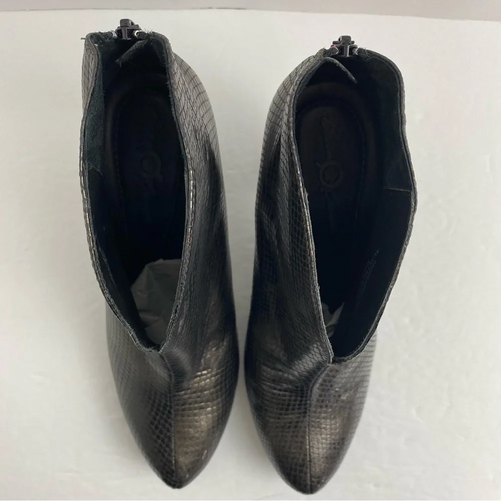 Born Crown size 8.5 Women’s Woodlynne Metallic Black Leather Ankle Boots Booties